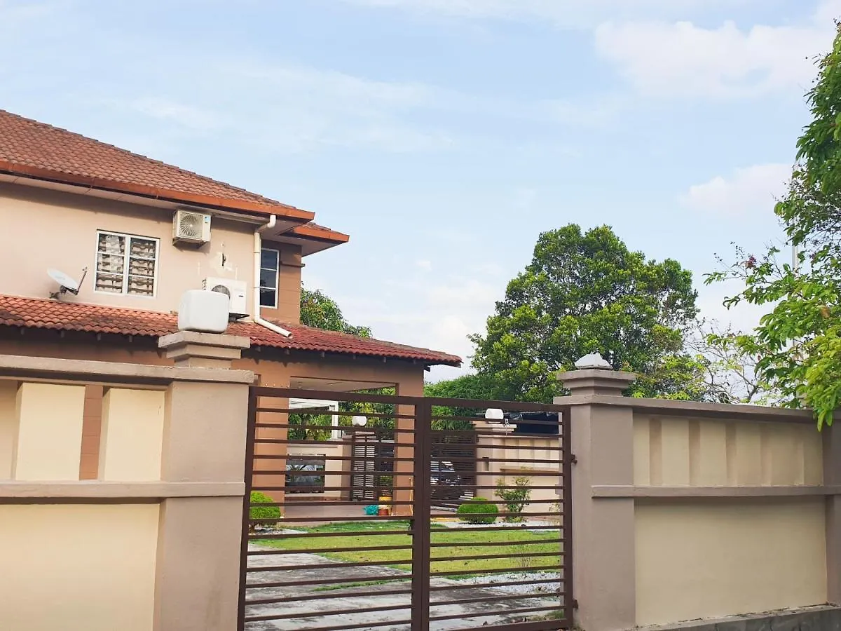 Villa Airport Garden Stay #Corner Hoise 5 Rooms #Free Wifi #Parking #Tv Chanel Shah Alam