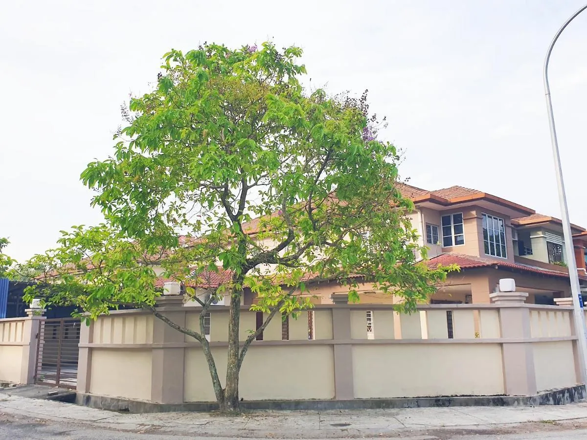 Airport Garden Stay #Corner Hoise 5 Rooms #Free Wifi #Parking #Tv Chanel Shah Alam