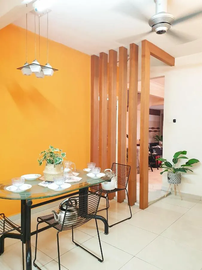 Airport Garden Stay #Corner Hoise 5 Rooms #Free Wifi #Parking #Tv Chanel Shah Alam