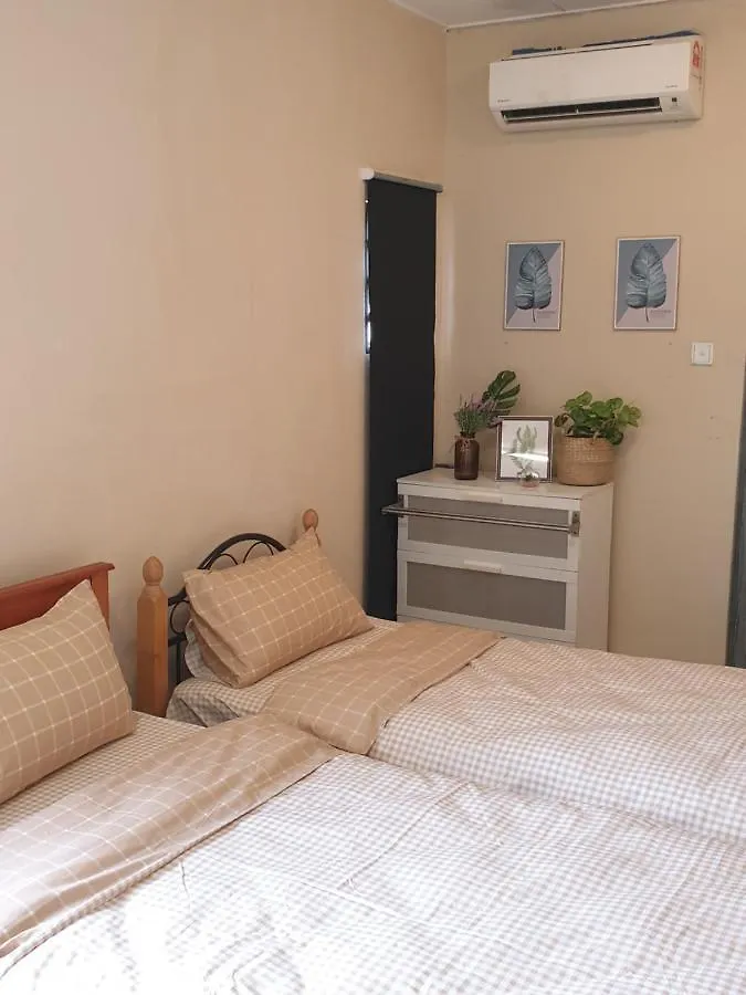 Airport Garden Stay #Corner Hoise 5 Rooms #Free Wifi #Parking #Tv Chanel Shah Alam