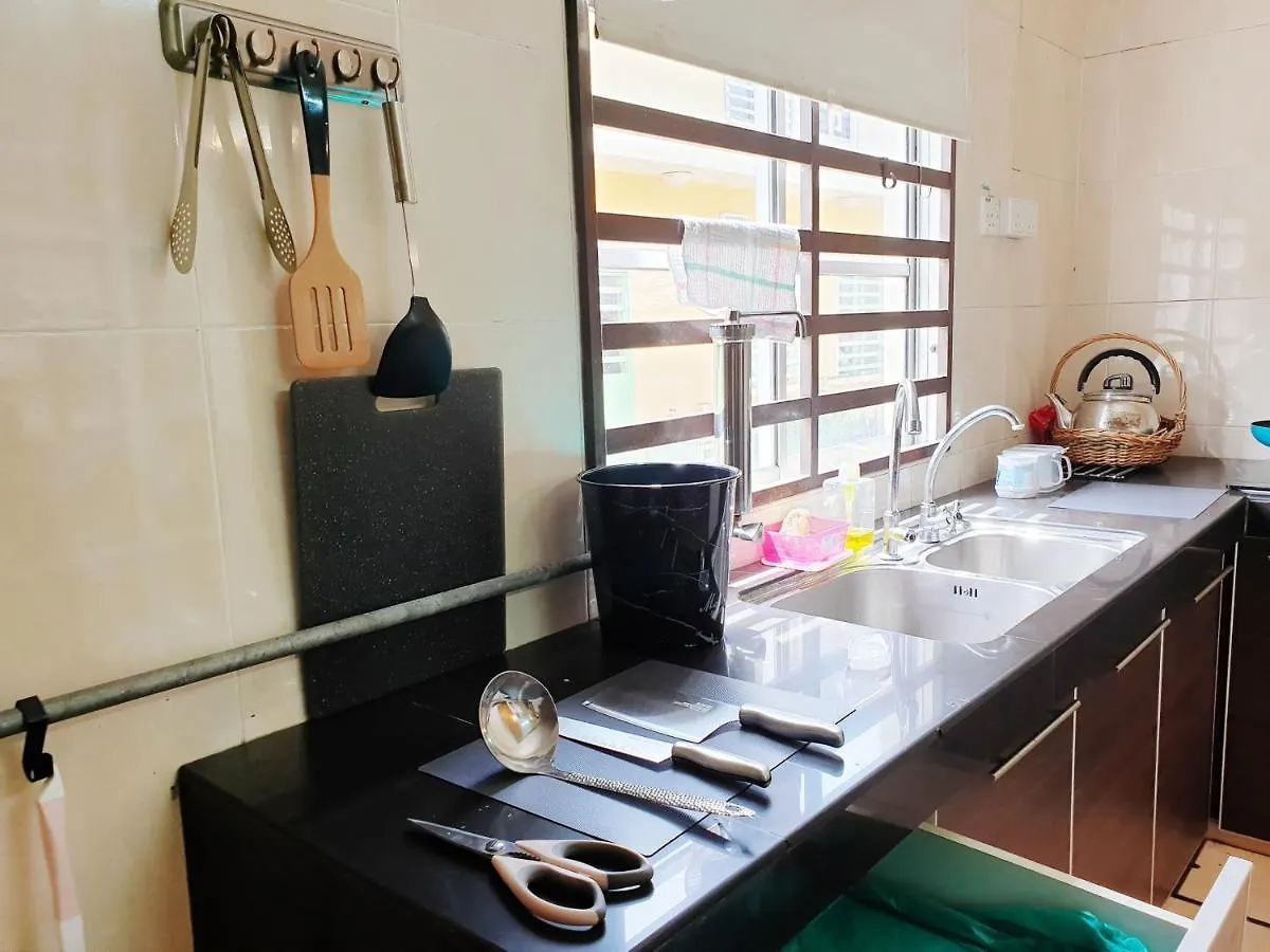 Airport Garden Stay #Corner Hoise 5 Rooms #Free Wifi #Parking #Tv Chanel Shah Alam 0*,  Malaysia