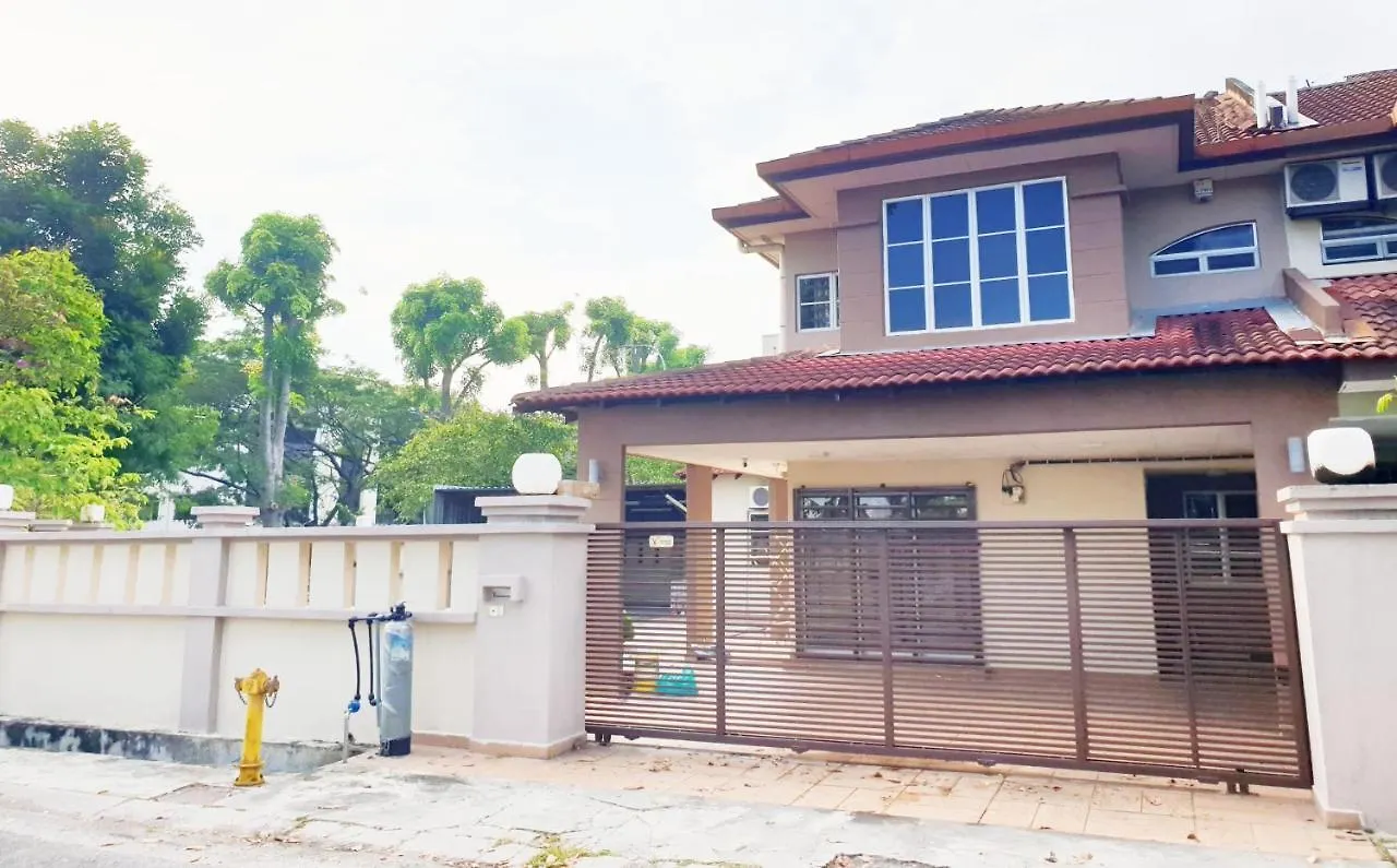 Villa Airport Garden Stay #Corner Hoise 5 Rooms #Free Wifi #Parking #Tv Chanel Shah Alam